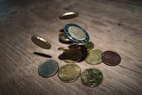 mince na stol